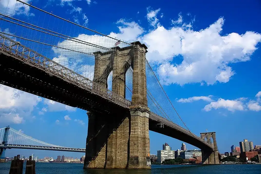 Le Pont de Brooklyn : Une Traversée Historique et Iconique de New York