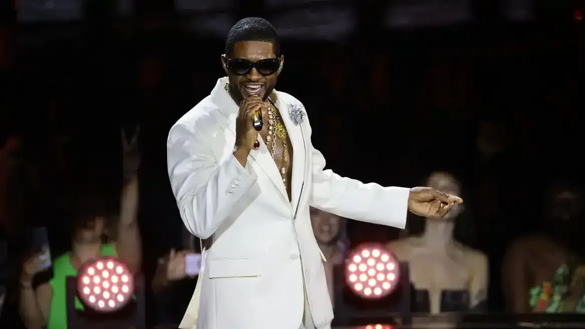 Usher enflamme Paris : Reprise surprise d Aya Nakamura à l Accor Arena !