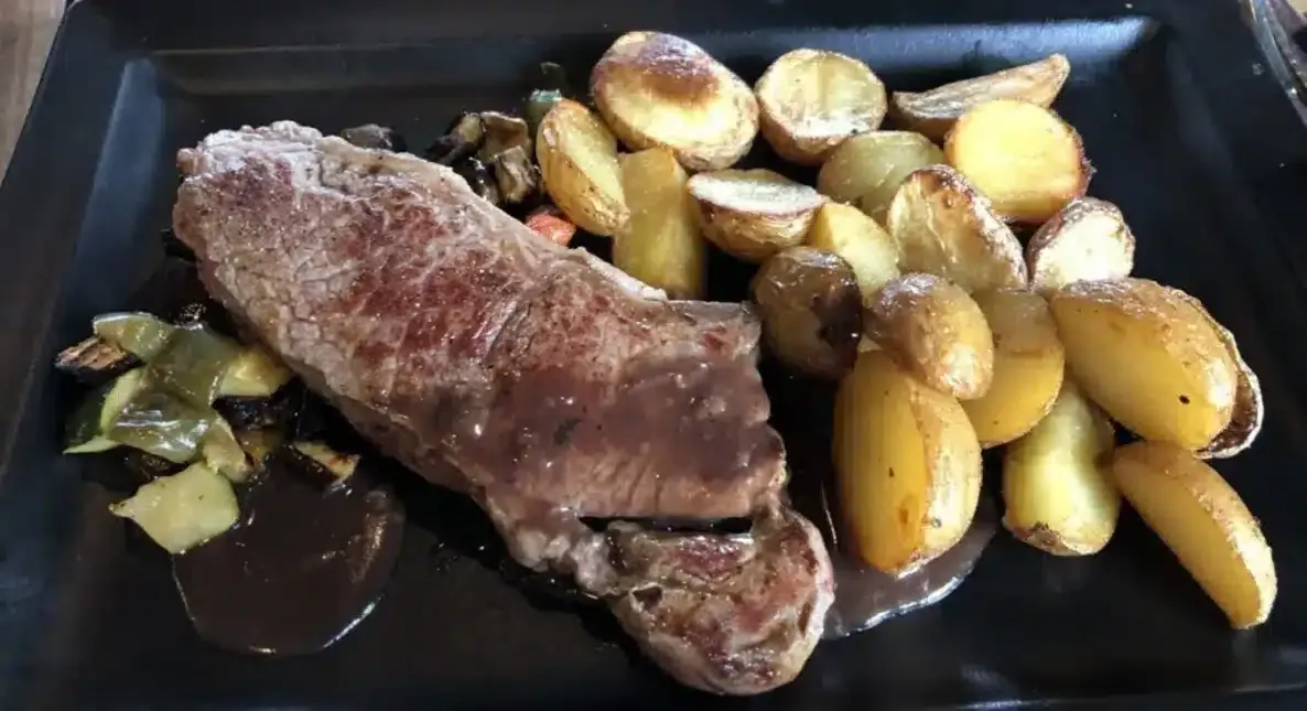 Un Bouillon Normand ? Le Restaurant des Pins Imite Paris et Affole Jullouville !
