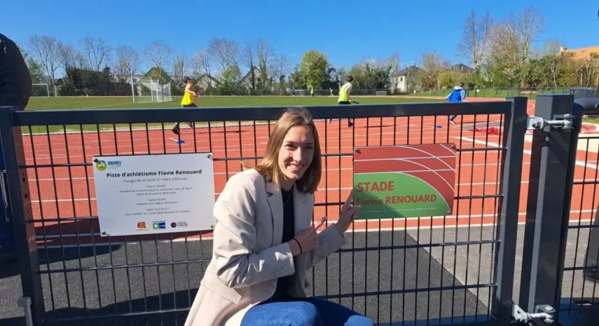 Douvres-la-Délivrande Honore Flavie Renouard en Inaugurant son Stade d Athlétisme
