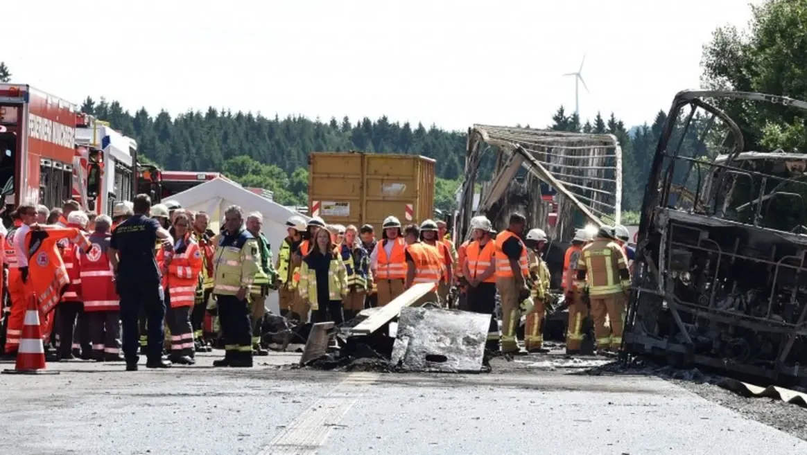Tragédie en Allemagne : Un accident de car endeuille le pays, récit d une journée noire