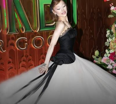 Ariana Grande se retire de la comédie musicale londonienne « Sunday in the Park with George »